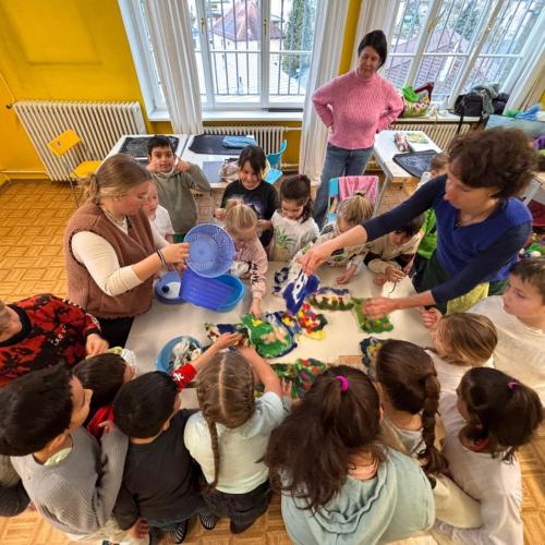 Die 1b Klasse und 2c Klasse filzen