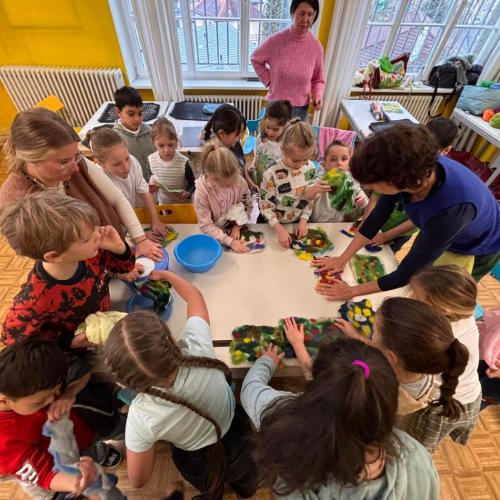 Die 1b Klasse und 2c Klasse filzen